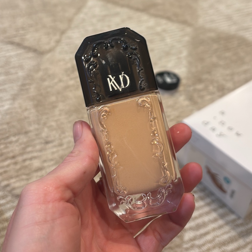 KVD good apple light 024 Liquid Foundation -